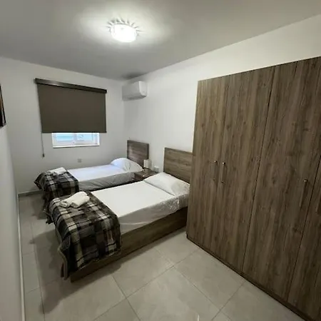 Antares 2 Bedroom Apartment In Gzira Exterior photo